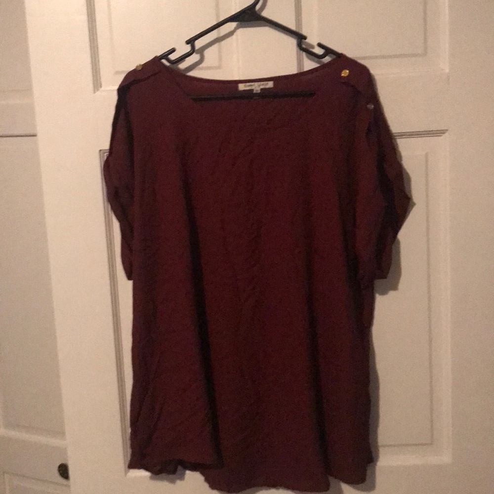 Cute boatneck top with gold buttons